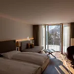 Ξενοδοχείο Saratz Mountain & 4*