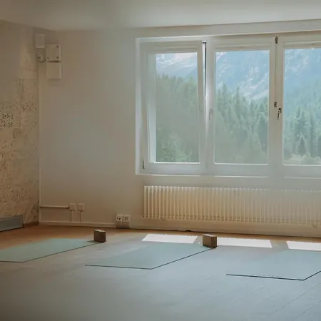 Saratz Mountain & 4*