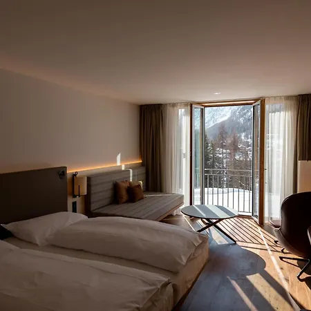 酒店 Saratz Mountain & 4*