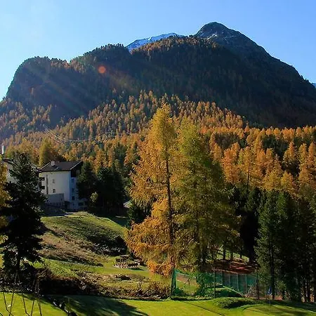 Hotel Saratz 4*