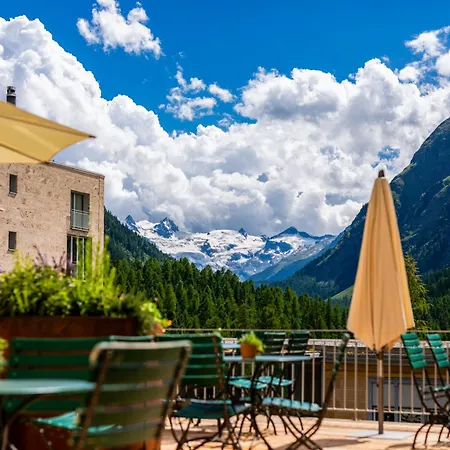 Hotel Saratz 4*
