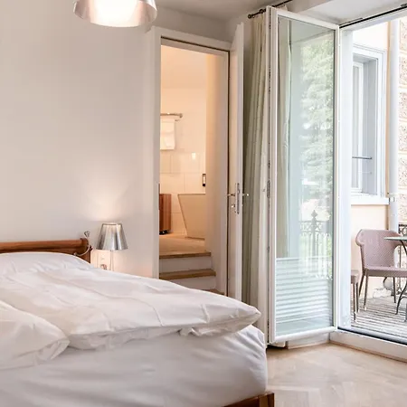 Saratz Mountain & מלון