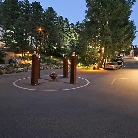 Saratz Mountain & פונטרסינה