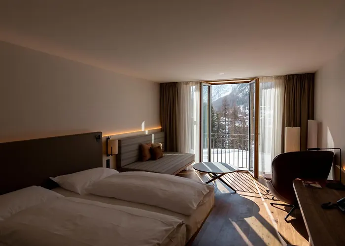 Szálloda Saratz Mountain & 4*